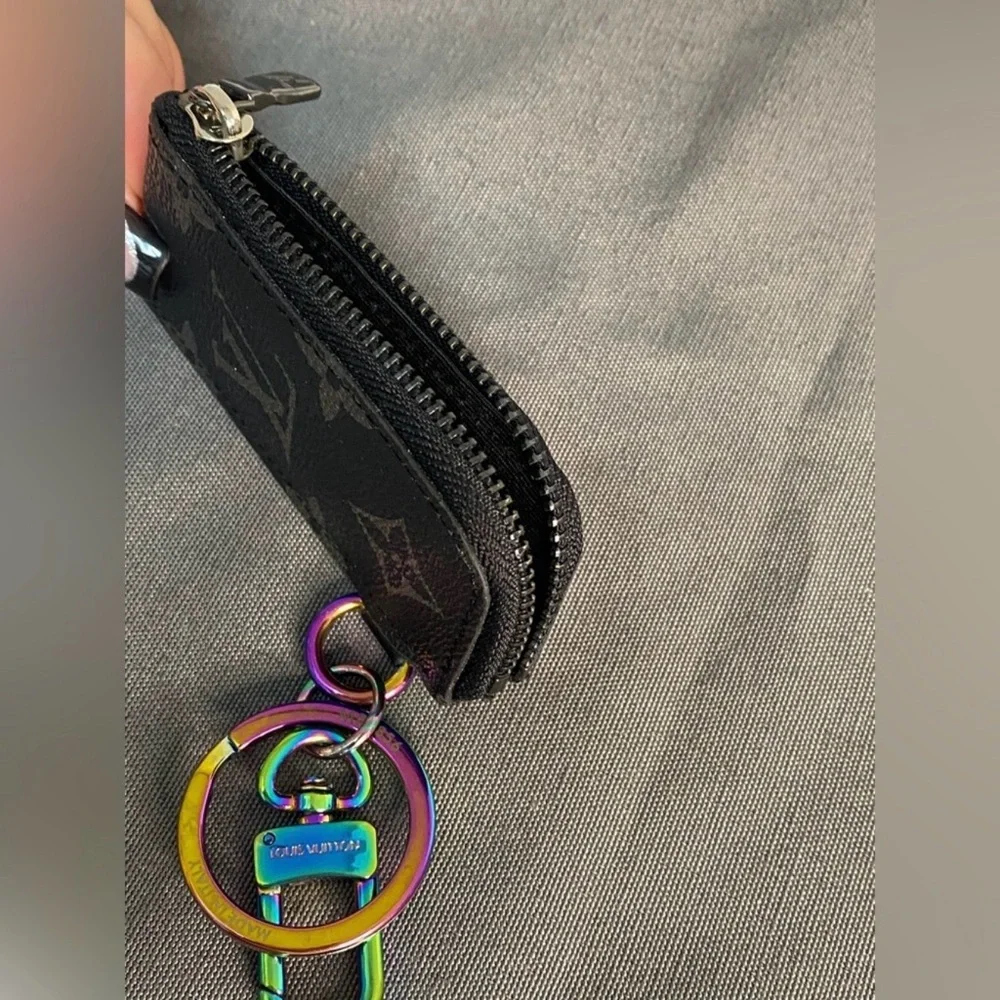 EUC Black Louis Vuitton eclipse USB Drive Holder with Multicolor Keychain